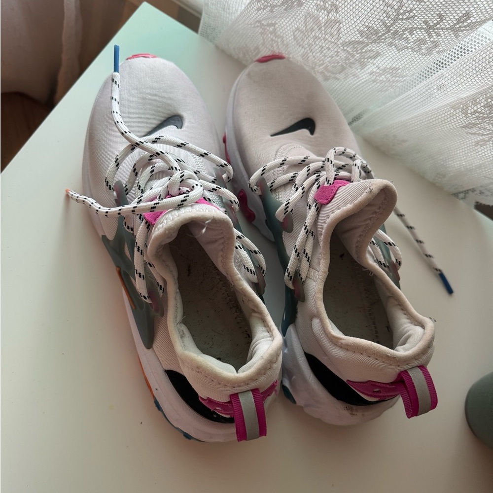 Well Worn Nike Sneakers Size 9